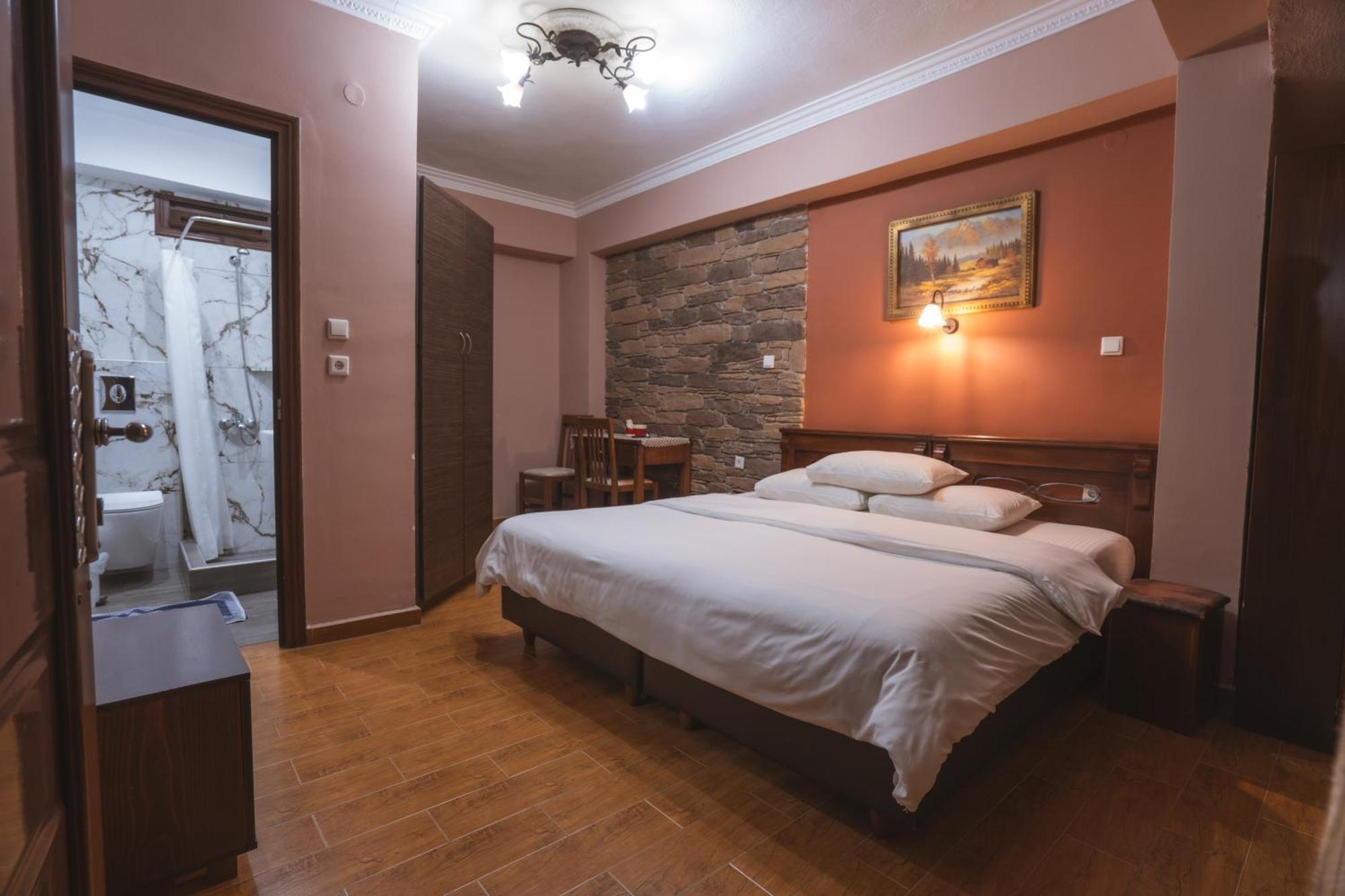 Kallinikos Guesthouse Káto Loutrákion Exterior foto